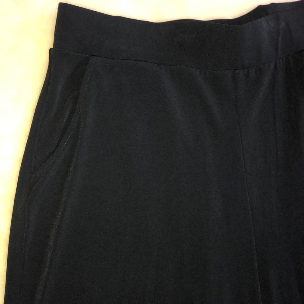 KAARI Capris - Picture 3 of 8